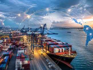Puerto de carga conectado a rutas comerciales globales que ilustran la expansión de la Nueva Ruta de la Seda en América Latina.