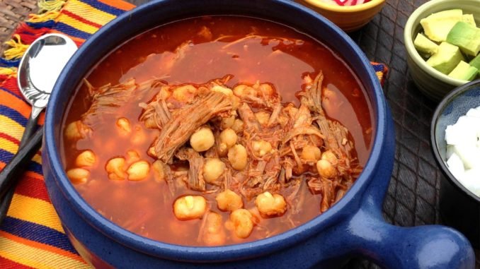 Cuántas calorías tiene un plato de pozole? - IMPACTO NOTICIAS CR