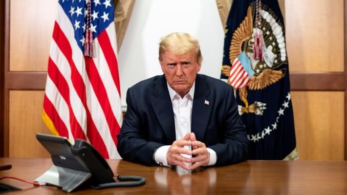 EuropaPress_3359097_handout_04_october_2020_us_bethesda_uspresident_donald_trump_joined_by_chief_20201005194547-kUB-U483876697583LKI-992x558@LaVanguardia-Web