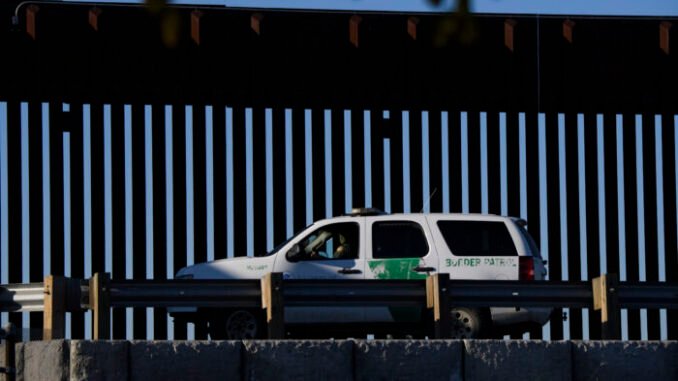 US-BORDER-IMMIGRATION-MEXICO-HEALTH-VIRUS