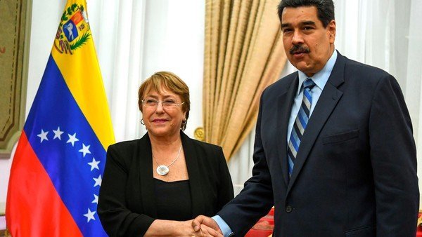 nicolas-maduro-recibio-a-michelle___yy13AxB-F_600x338__1
