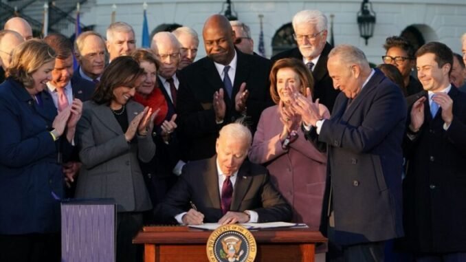 US-POLITICS-BIDEN-INFRASTRUCTURE-SIGNING