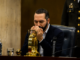 Nayib Bukele orando en la Asamblea Legislativa durante estrategia contra pandillas en El Salvador