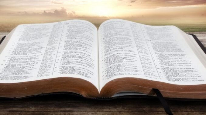 la-biblia-sus-atributos-868x398