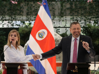 escenario político Costa Rica Rodrigo Chaves y Laura Fernández acuerdo político bandera Costa Rica