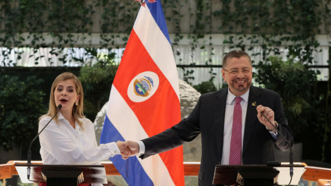 escenario político Costa Rica Rodrigo Chaves y Laura Fernández acuerdo político bandera Costa Rica
