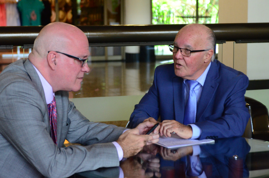 Cubanos disidentes advierten en Costa Rica sobre influencia ideológica tras acuerdo educativo con Cuba