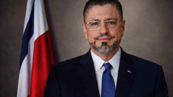 Rodrigo Chaves presidente de Costa Rica en imagen oficial