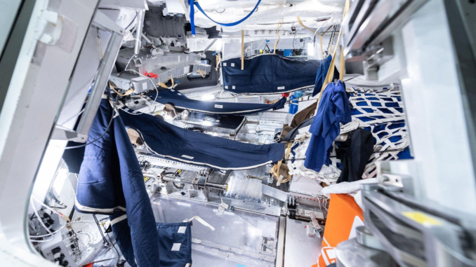 cuánto cuesta Artemis II interior cápsula Orion NASA