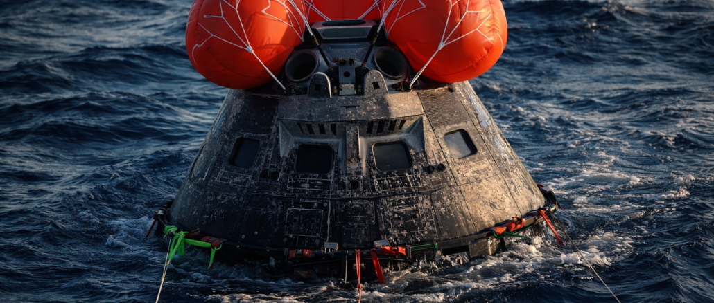 Artemis II regreso Tierra con cápsula Orion amerizando en el océano tras reentrada atmosférica