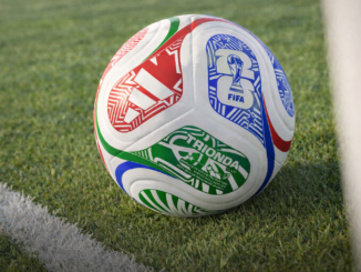 balón del Mundial 2026 con sensores sobre el campo de fútbol