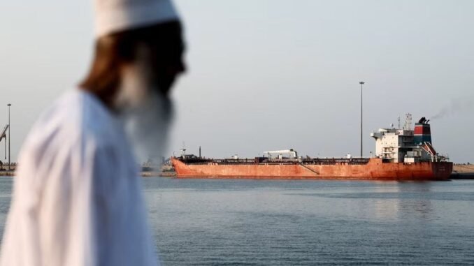 bloqueo de Ormuz con buque petrolero en una ruta marítima estratégica bajo tensión