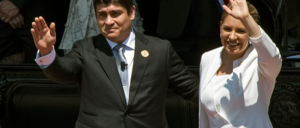 Claudia Dobles cuestionamientos junto a Carlos Alvarado durante toma de posesión en Costa Rica