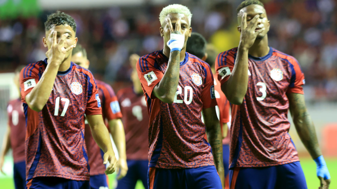 Jugadores de Costa Rica tras derrota que deja al país fuera del Mundial 2026