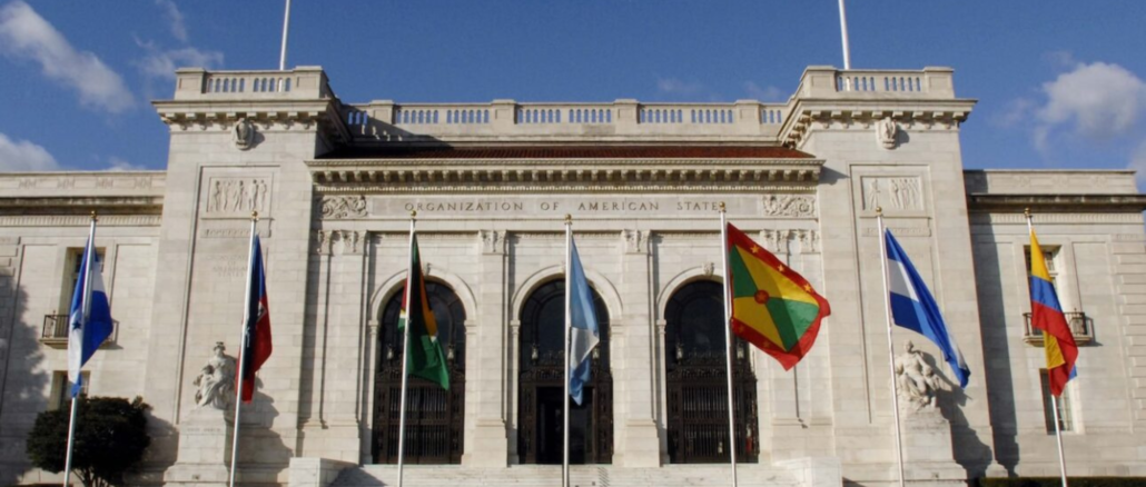 Costa Rica se retira del foro de la OEA sobre derechos LGBTIQ frente a la sede del organismo en Washington