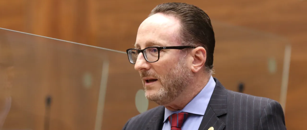 Eli Feinzaig Rodrigo Chaves crítica impuestos Costa Rica Asamblea Legislativa