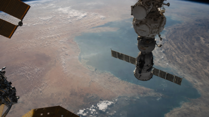 estrecho de ormuz visto desde el espacio por la estacion espacial internacional nasa