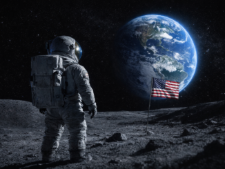 exploración espacial beneficios astronauta en la luna con bandera de estados unidos viendo la tierra