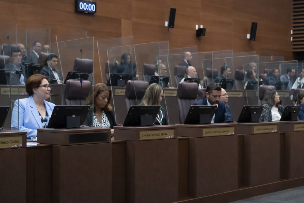diputados electos en la asamblea legislativa costa rica durante sesion con oficialismo control del congreso