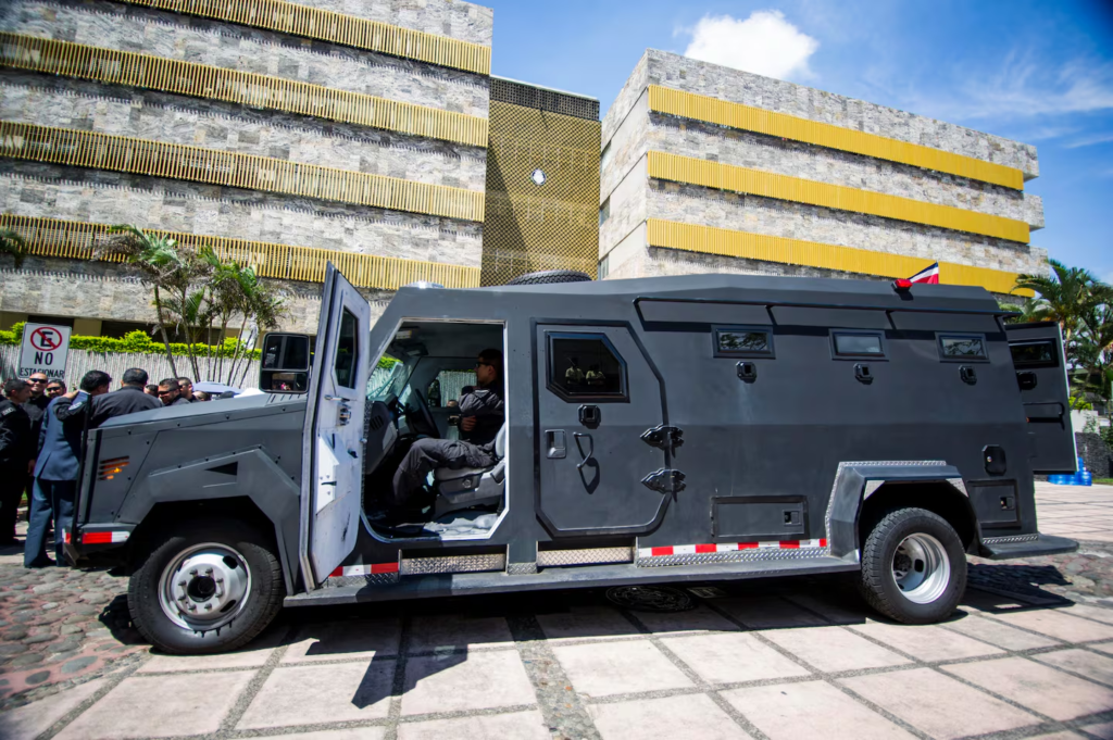 vehiculo blindado la bestia con fuerzas policiales costa rica jose cordero