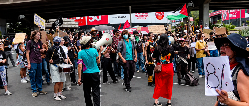 Protestas por el FEES 2027 en Costa Rica con banderas de Palestina y movilización estudiantil