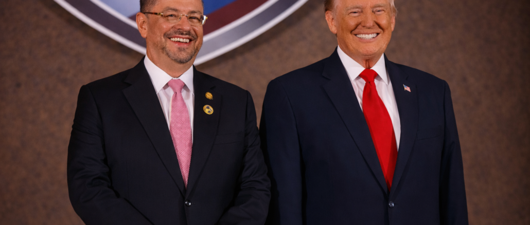 Rodrigo Chaves y Donald Trump durante la cumbre Escudo de las Américas en reunión bilateral entre Costa Rica y Estados Unidos