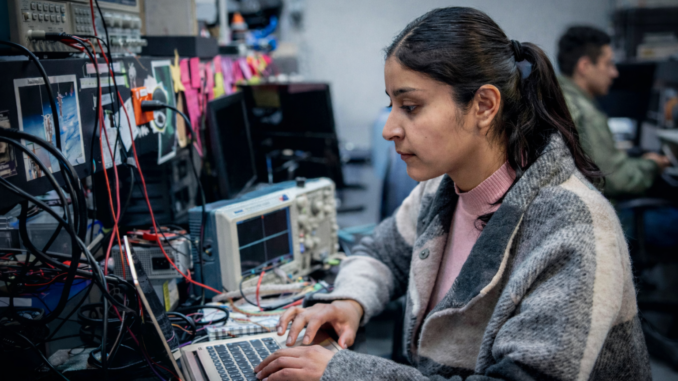 tecnología México laboratorio UNAM jóvenes desarrollo digital ingeniería