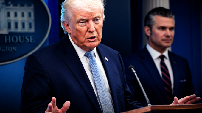 Donald Trump durante conferencia de prensa sobre alto al fuego entre Israel y Líbano en la Casa Blanca