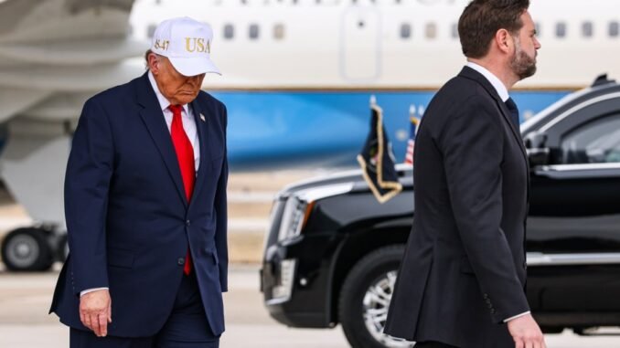 Donald Trump y JD Vance en medio de tensión por negociaciones con Irán