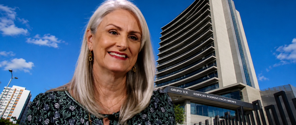 La diputada Abril Gordienko frente al edificio del ICE durante debate sobre energía en Costa Rica