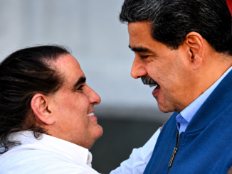 Alex Saab junto a Nicolás Maduro durante un encuentro vinculado al caso de corrupción y lavado investigado internacionalmente.