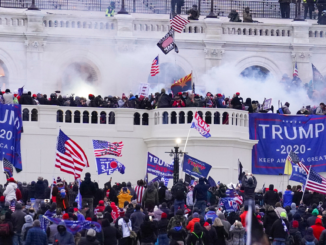 Manifestantes durante el asalto al Capitolio de Estados Unidos el 6 de enero de 2021