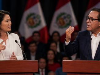 Keiko Fujimori y Roberto Sánchez enfrentados en un debate presidencial en Perú antes de la segunda vuelta