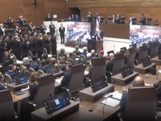 diputado PLN aplaude discurso de Rodrigo Chaves en el Congreso de Costa Rica