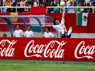 Publicidad histórica de Coca-Cola durante un partido de la Copa Mundial FIFA