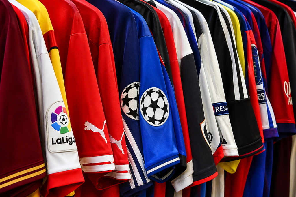 camisetas de selecciones fútbol Mundial 2026 y clubes, merchandising productos oficiales