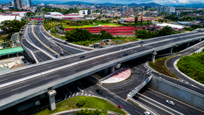 Intercambio vial moderno en San José refleja el avance de infraestructura Costa Rica