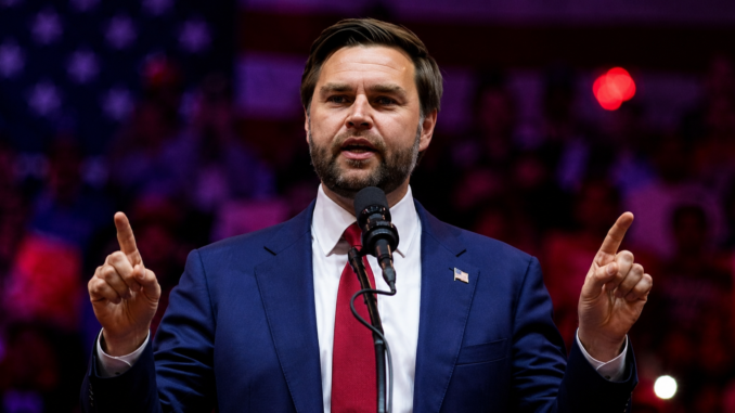 JD Vance habla durante un evento de campaña como figura emergente del movimiento MAGA en Estados Unidos