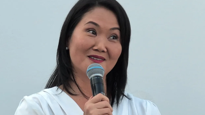 Keiko Fujimori durante campaña en elecciones de Perú en contexto de auditoría electoral