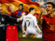 Montaje de figuras históricas del fútbol español y LaLiga como representación de la influencia global y el soft power español.