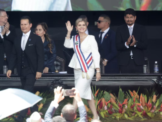 Laura Fernández presidenta de Costa Rica durante ceremonia de investidura en San José
