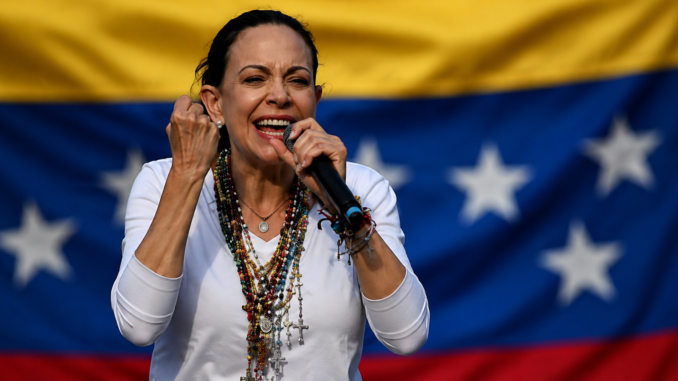 María Corina Machado durante un acto político en Venezuela, en medio del debate sobre una posible negociación entre la oposición y el chavismo. Foto: Javier Soriano/AFP.