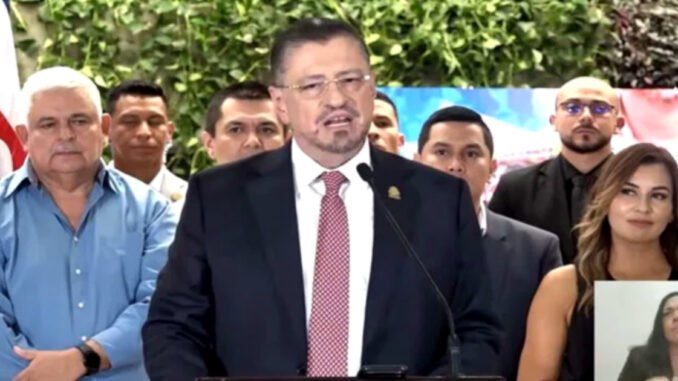 Rodrigo Chaves durante su última conferencia de prensa antes de asumir como ministro de Laura Fernández