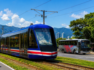 Tren eléctrico moderno circulando en la Gran Área Metropolitana de Costa Rica