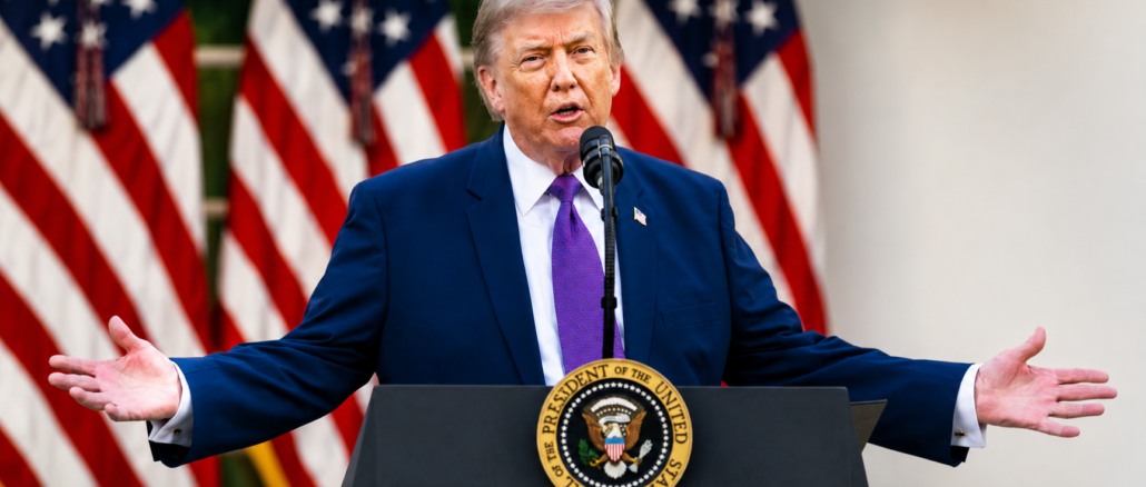 Donald Trump durante conferencia mientras aumenta tensión entre Estados Unidos e Irán