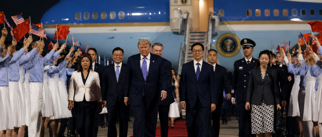 Donald Trump aterriza en Pekín para iniciar reunión con Xi Jinping en medio de la guerra comercial entre Estados Unidos y China | Impacto Noticias CR