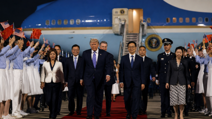 Donald Trump aterriza en Pekín para iniciar reunión con Xi Jinping en medio de la guerra comercial entre Estados Unidos y China | Impacto Noticias CR