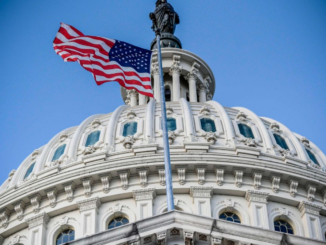 Capitolio de Estados Unidos durante avance político del trumpismo en primarias republicanas
