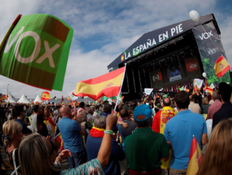 Seguidores de Vox durante un acto político en España en medio del crecimiento de su influencia ideológica en América Latina | Impacto Noticias CR