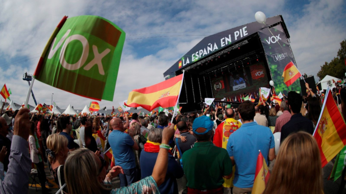 Seguidores de Vox durante un acto político en España en medio del crecimiento de su influencia ideológica en América Latina | Impacto Noticias CR